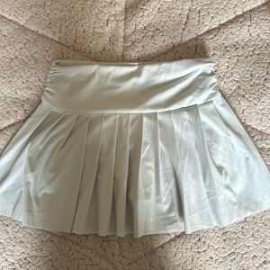 Pleated White Girls Skort, Size Medium